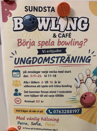 Affisch för Sundsta Bowlings ungdomsträning: onsdagar 17.00–18.00 för 6–16 år, instruktör på plats och kostnad 50 kronor.